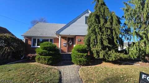 21 Elizabeth Pl, Totowa, NJ 07512