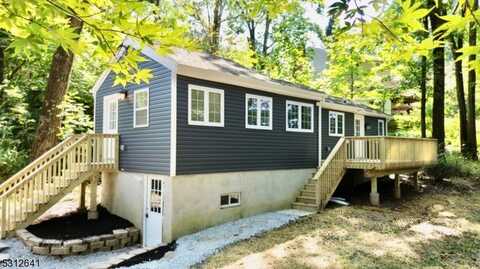 2 Bear Dr, Jefferson Twp., NJ 07438