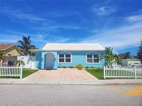 702 N E St, Lake Worth, FL 33460