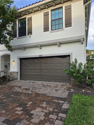 1010 White Oak Dr, Riviera Beach, FL 33410