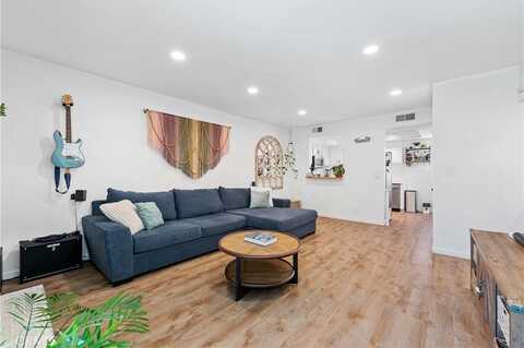 15125 Nordhoff Street, North Hills, CA 91343