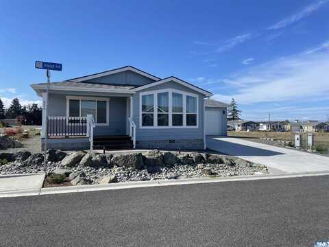 835 N Violet Ave, Sequim, WA 98382