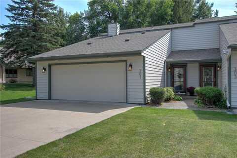 301 Creekside Lane SW, Isanti, MN 55040