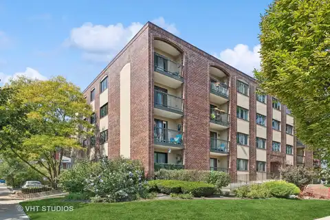 104 N. Pine Avenue, Arlington Heights, IL 60004