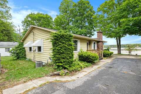 5540 COZY POINT DRIVE, NEWAYGO, MI 49337