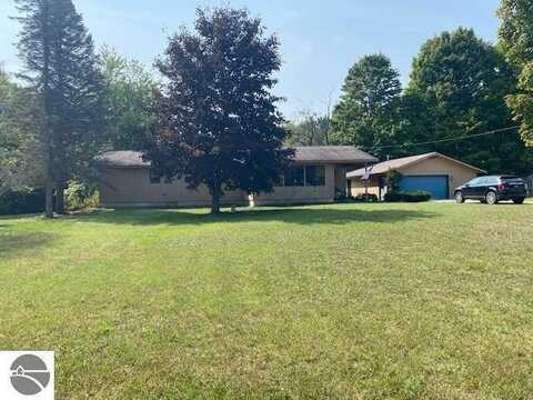 7841 CADILLAC HIGHWAY, BENZONIA, MI 49616