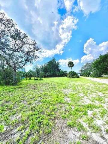 472 911th St, Steinhatchee, FL 32359