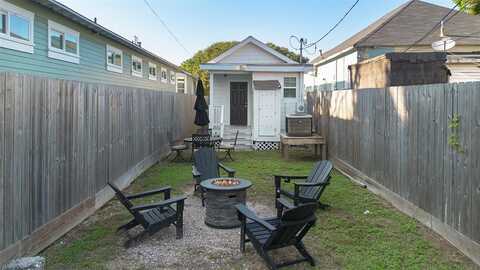 2713 Avenue P 1/2, Galveston, TX 77550