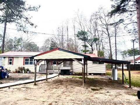 833 W Prospect Avenue, Raeford, NC 28376