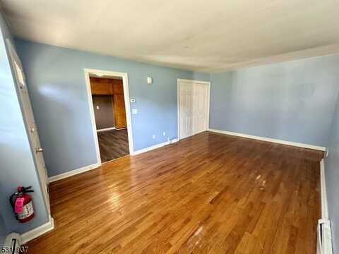 35 Carey Ave, Butler, NJ 07405