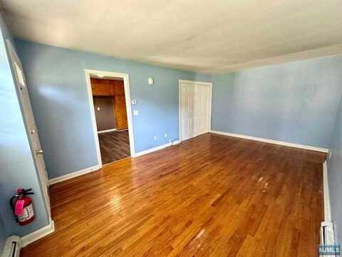 35 Carey Avenue, Butler, NJ 07405