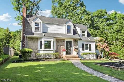 67 Chestnut Rd, Verona, NJ 07044