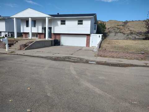 207 Juniper Ave, Glendive, MT 59330