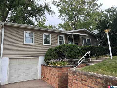 6930 Charles Street, Omaha, NE 68132