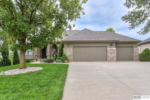 2002 Crest Ridge Drive, Papillion, NE 68133