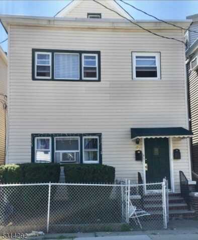 9 Davidson St, Clifton, NJ 07011