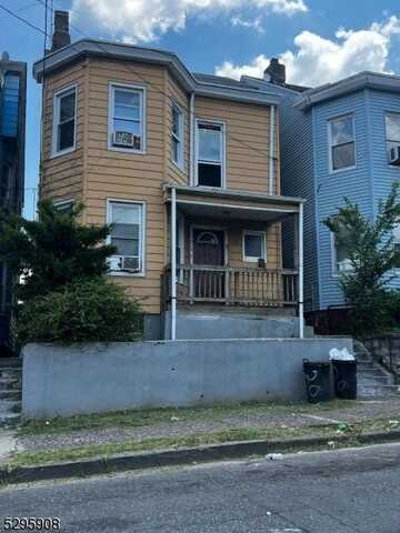 20 Michigan Ave, Paterson, NJ 07503