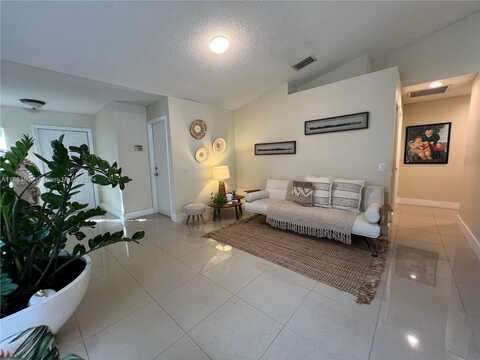 863 San Remo Dr, Weston, FL 33326