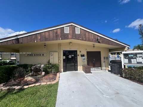 307 Pine Ridge Cir, Green Acres, FL 33463