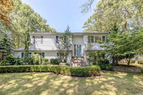 4 Hampton Court, Manorville, NY 11949