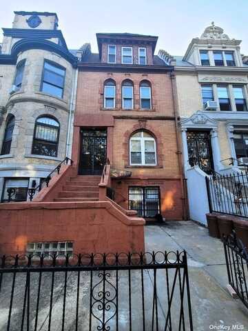 272 New York Avenue, Greene, NY 11216