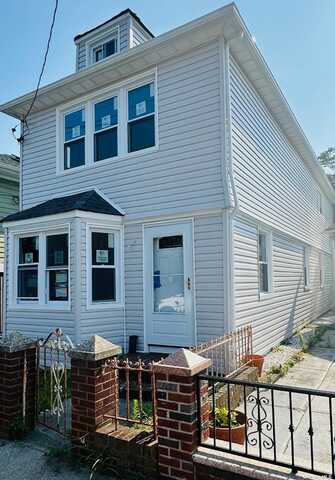 607 West Road, Broad Channel, NY 11693