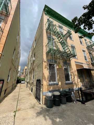 32-50 44th Street, Long Island City, NY 11103