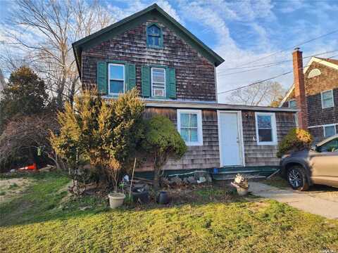 418 Lincoln Street, Riverhead, NY 11901