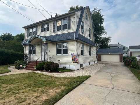 32 Vine Street, Lynbrook, NY 11563