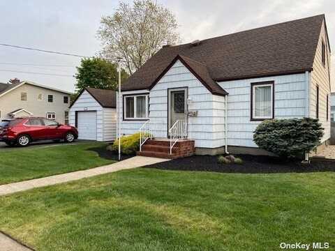 447 N Wellwood Avenue, Lindenhurst, NY 11757