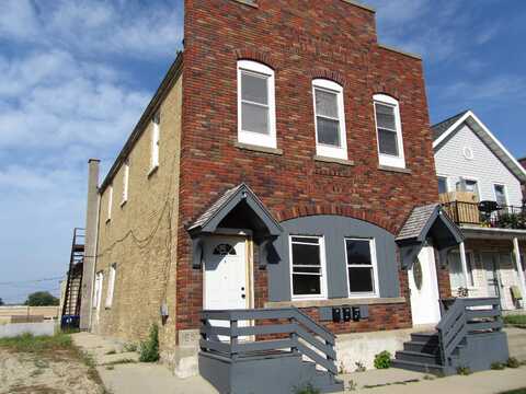 113 S MAIN Street, JUNEAU, WI 53039