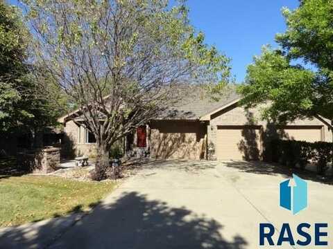 816 E 69th St, Sioux Falls, SD 57108