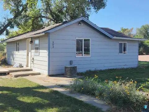 303 E 2nd St, Dell Rapids, SD 57022