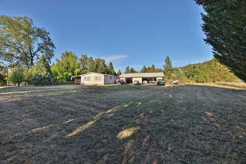 374 Covered Bridge Road, Rogue River, OR 97537