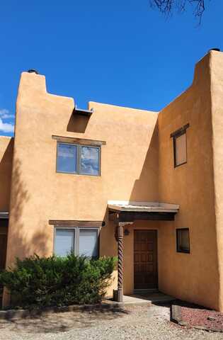 523 Camino de la Placita, Taos, NM 87571