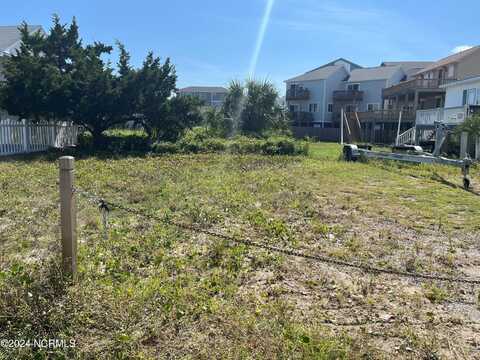 105 Periwinkle Lane, Carolina Beach, NC 28428