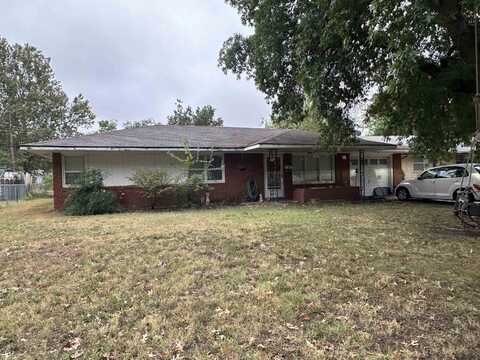 1801 Chickasaw Dr, Enid, OK 73703