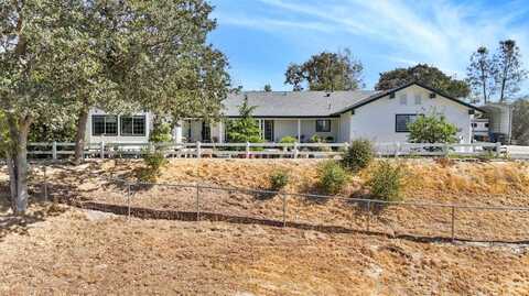 33867 Jennifer Court, Coarsegold, CA 93614