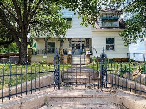 100 W 2nd ST, Heavener, OK 74937