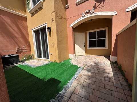 10660 SW 6th St, Pembroke Pines, FL 33025