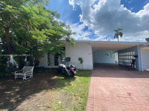 1018 NE 7th St, Hallandale Beach, FL 33009