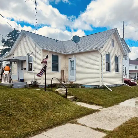 1807 Franklin St, Manitowoc, WI 54220