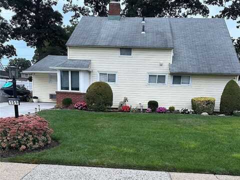 159 Twin Lane N, Wantagh, NY 11793