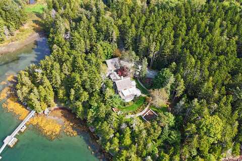 31 Harbor Lane, Brooksville, ME 04617