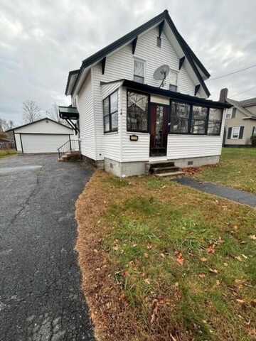 14 Highland Avenue, Dixfield, ME 04224