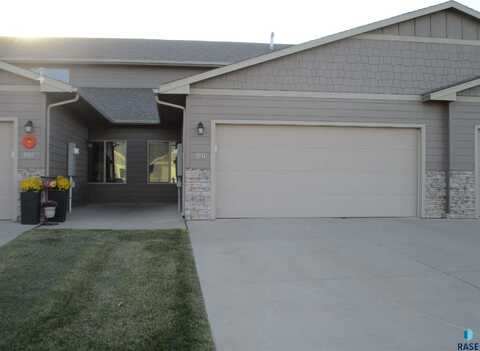 3911 S Grand Slam Ave, Sioux Falls, SD 57110