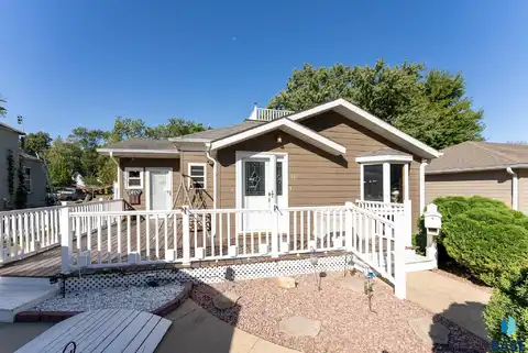 407 N 4TH St, Beresford, SD 57004