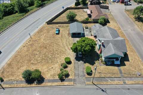 906 C ST, Myrtle Point, OR 97458