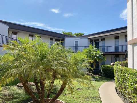 7 Greenway Village 211 N, Royal Palm Beach, FL 33411