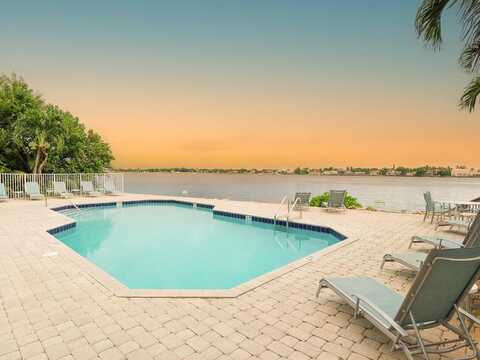 125 Barefoot Cove, Hypoluxo, FL 33462